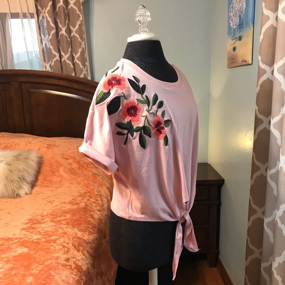 NWOT Pink Floral Embroidered Top - Picture 1 of 12
